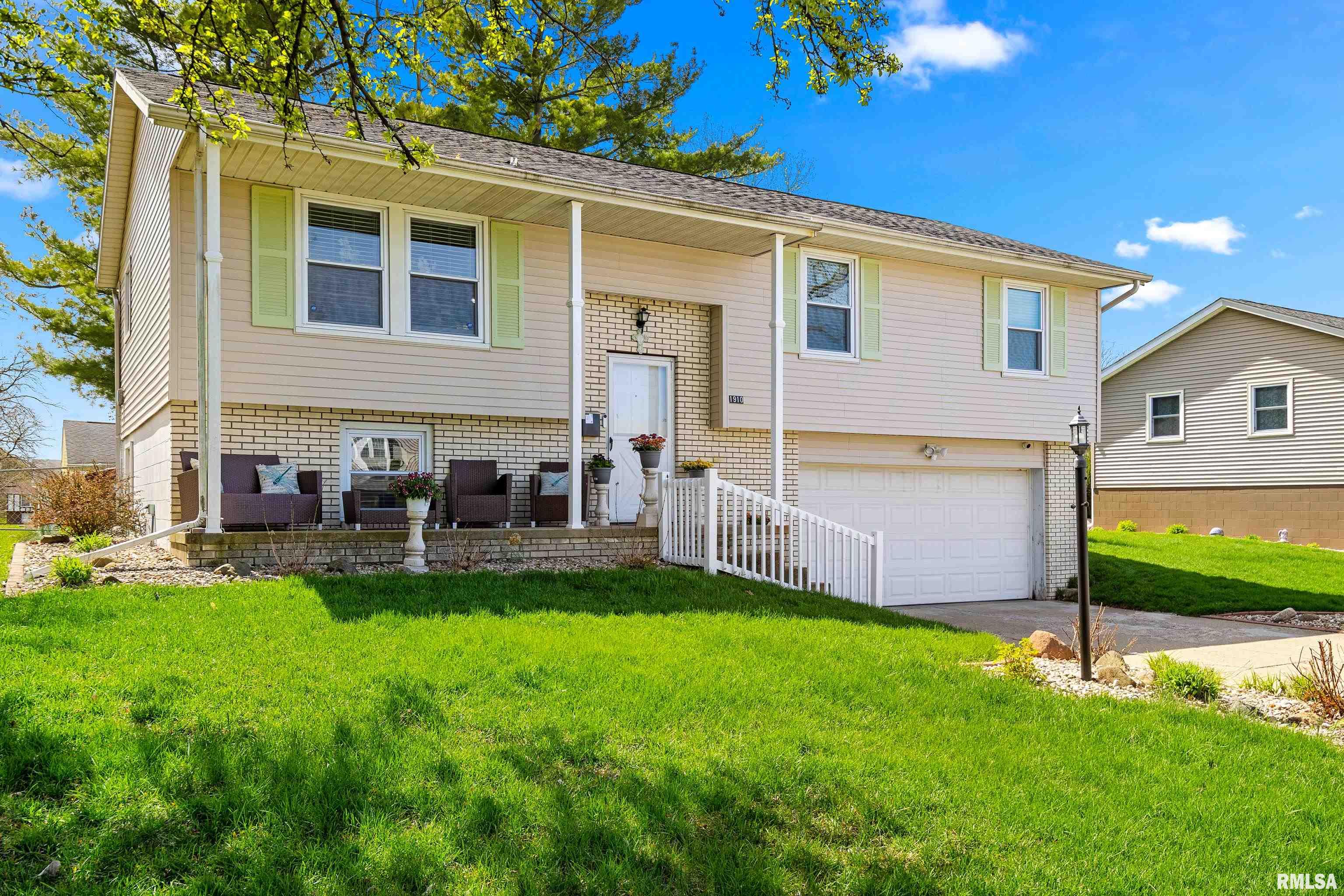 1910 W MARLENE Avenue