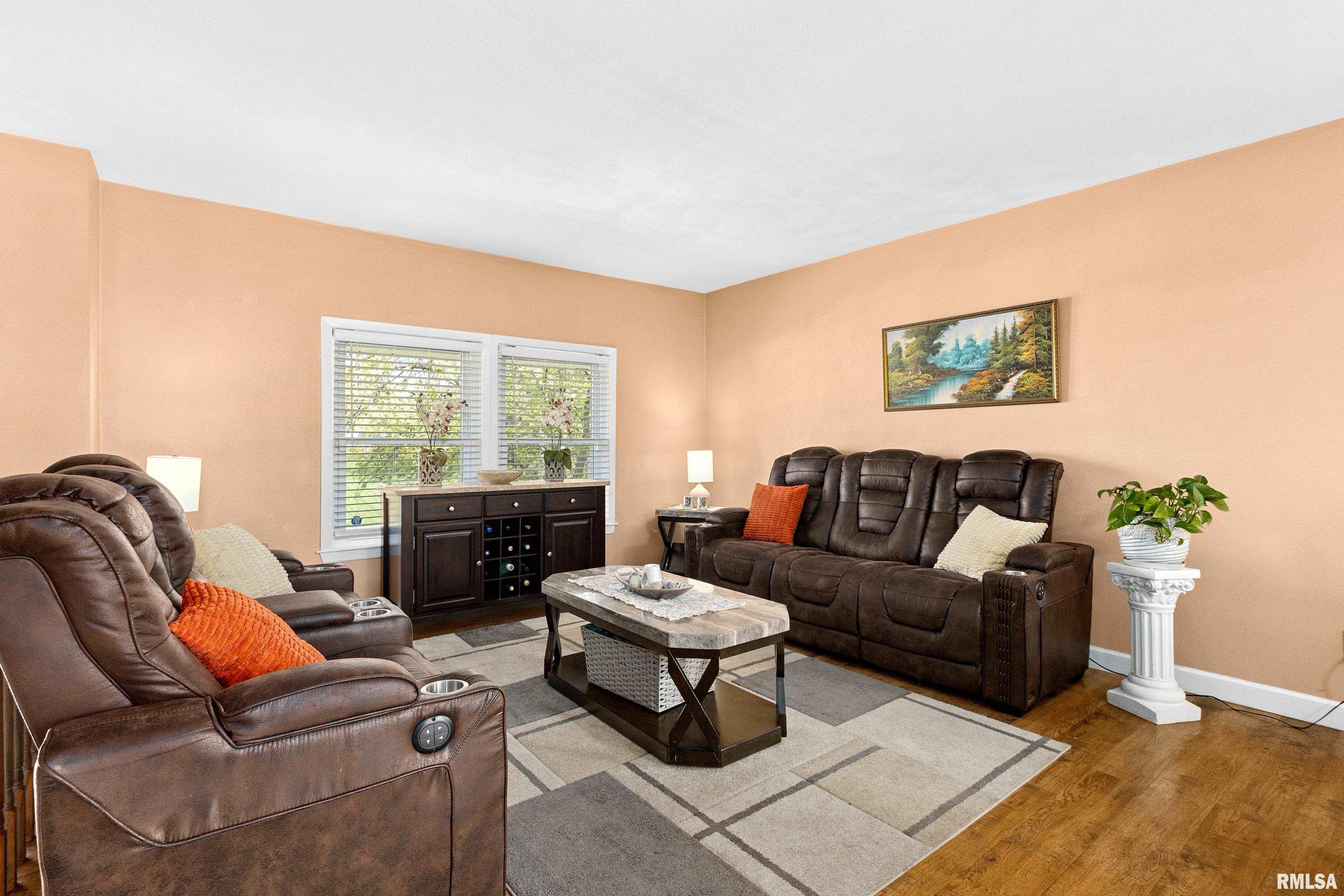 1910 W MARLENE Avenue