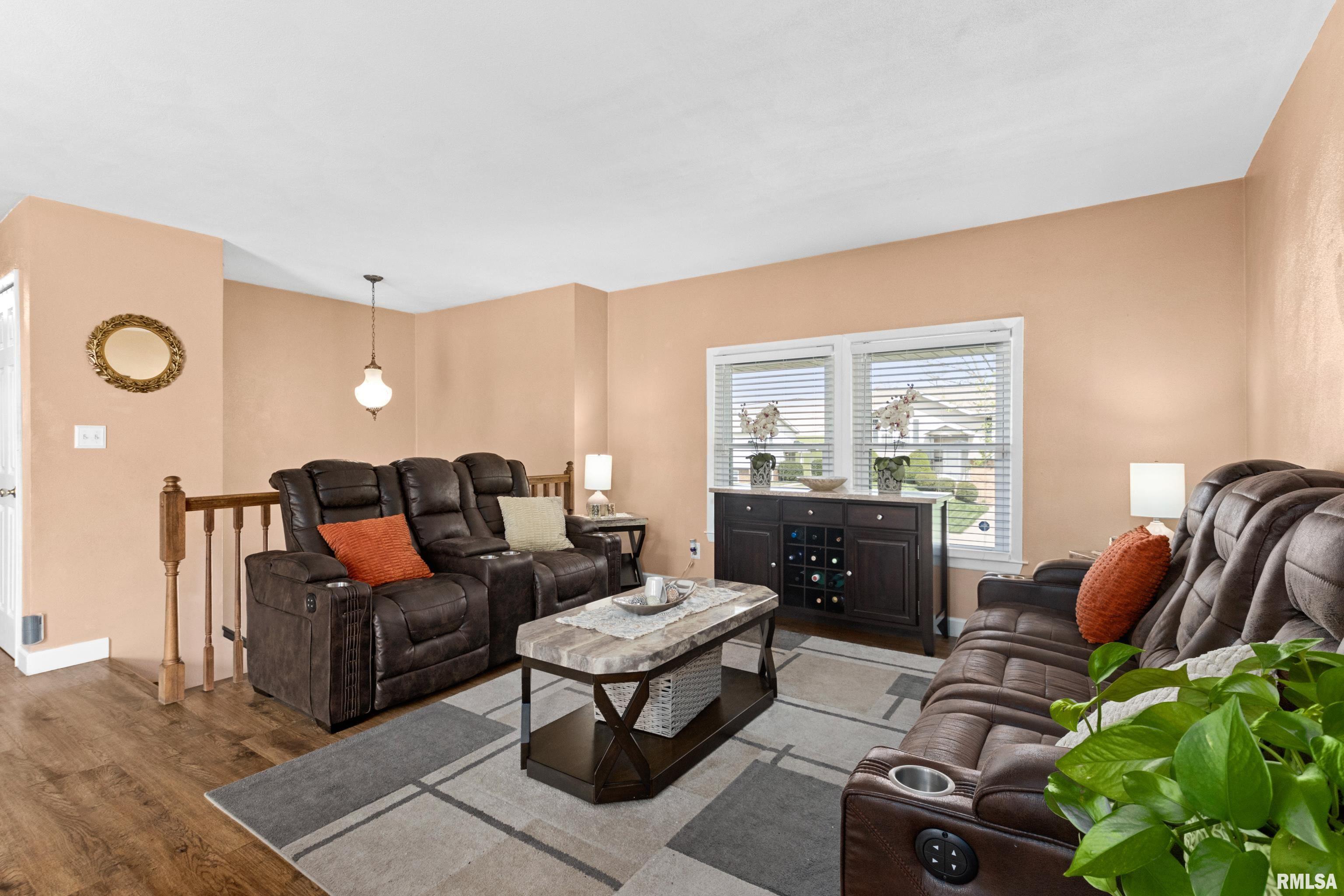 1910 W MARLENE Avenue