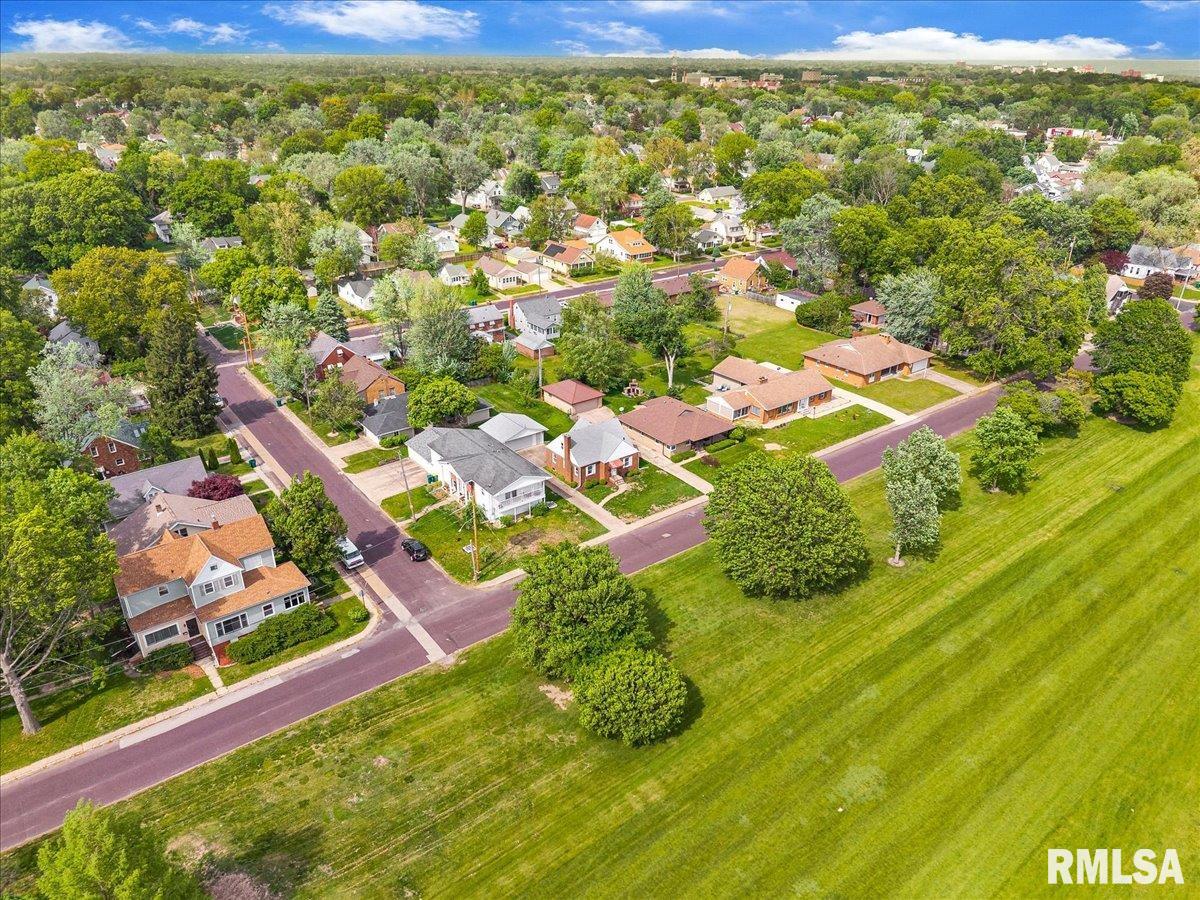 2309 W MANOR Parkway