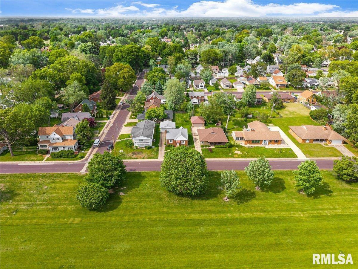 2309 W MANOR Parkway