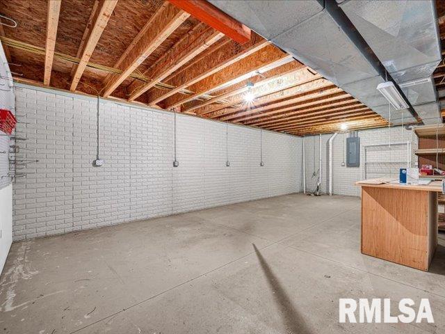 11511 N BROOKLYN Place