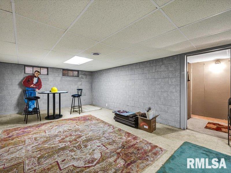 125 W FORREST HILL Avenue