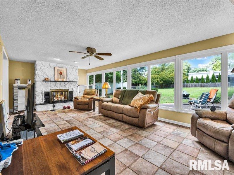 125 W FORREST HILL Avenue