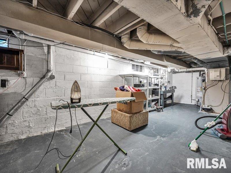 125 W FORREST HILL Avenue