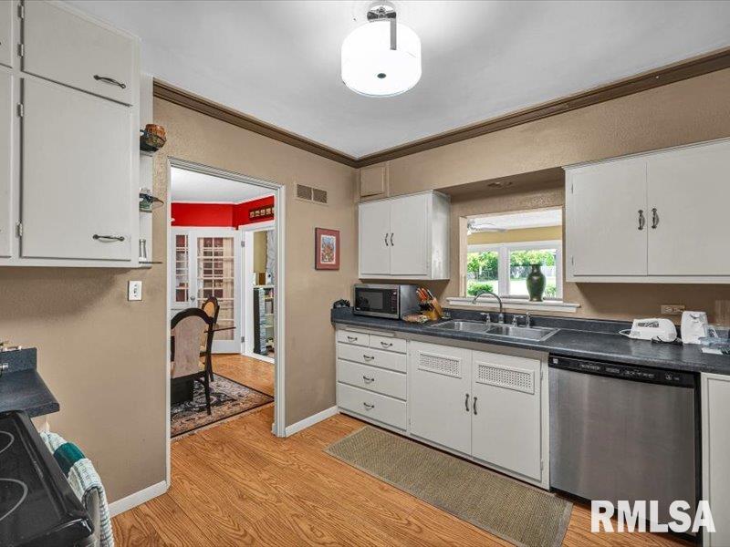 125 W FORREST HILL Avenue