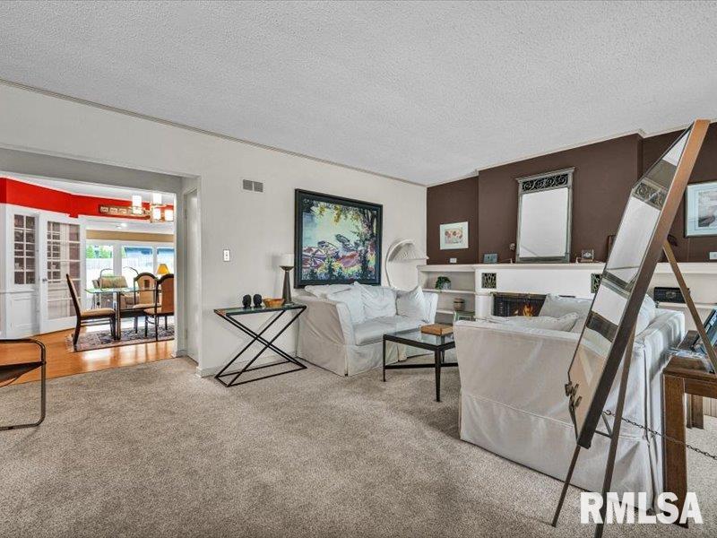 125 W FORREST HILL Avenue