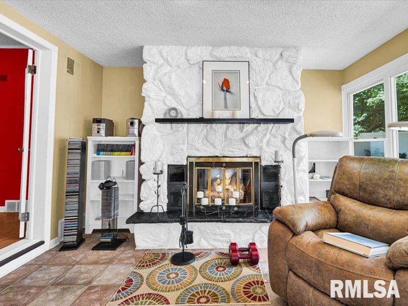 125 W FORREST HILL Avenue