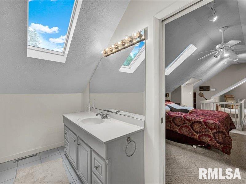 125 W FORREST HILL Avenue