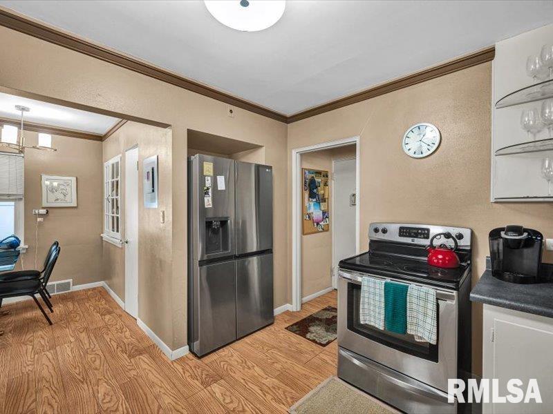 125 W FORREST HILL Avenue