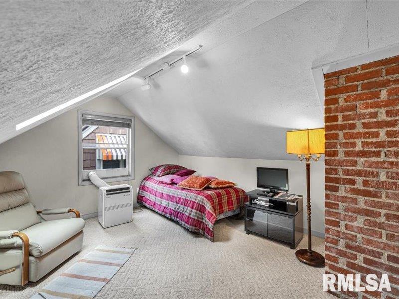 125 W FORREST HILL Avenue