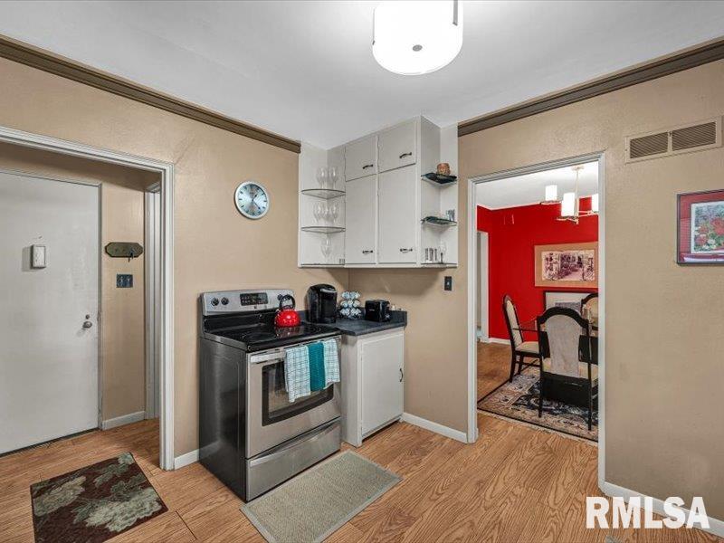 125 W FORREST HILL Avenue