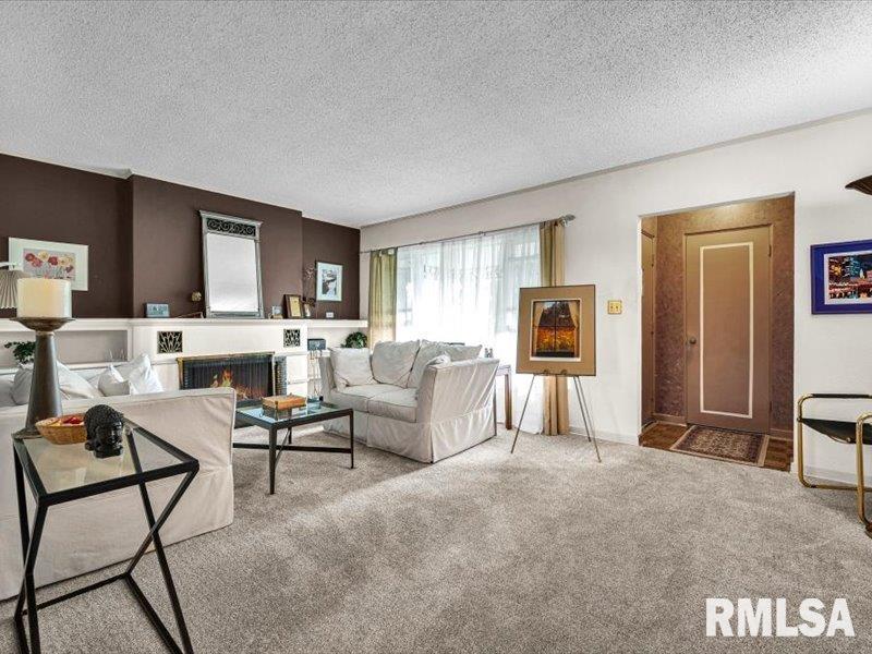 125 W FORREST HILL Avenue