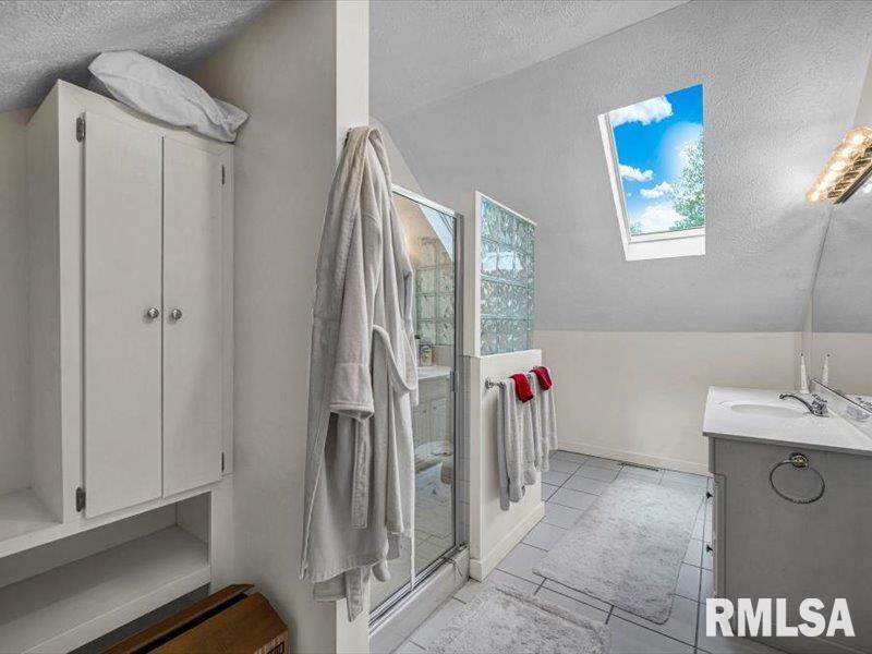 125 W FORREST HILL Avenue