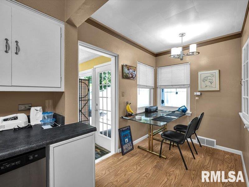 125 W FORREST HILL Avenue