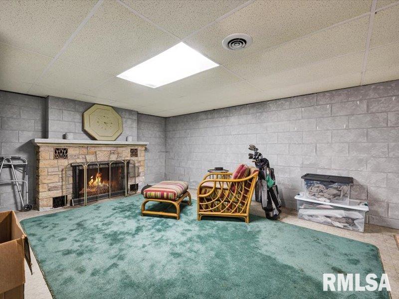 125 W FORREST HILL Avenue