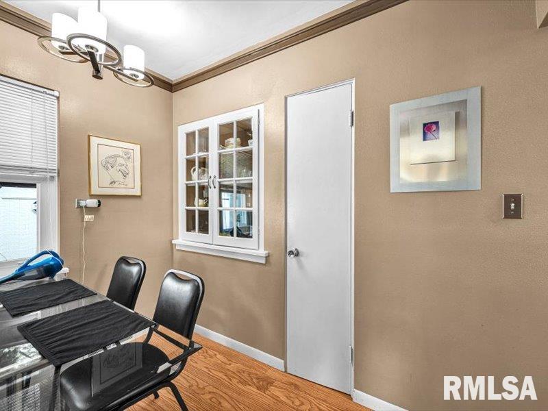 125 W FORREST HILL Avenue