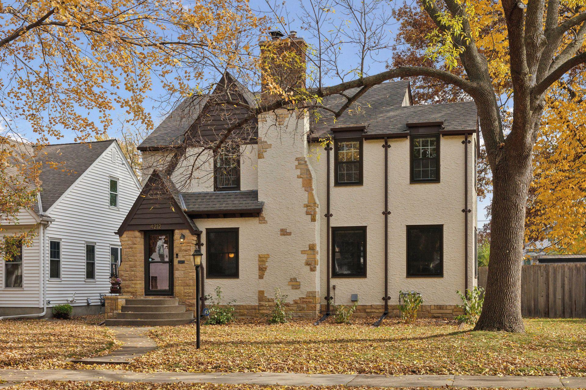 4212 Queen Avenue N