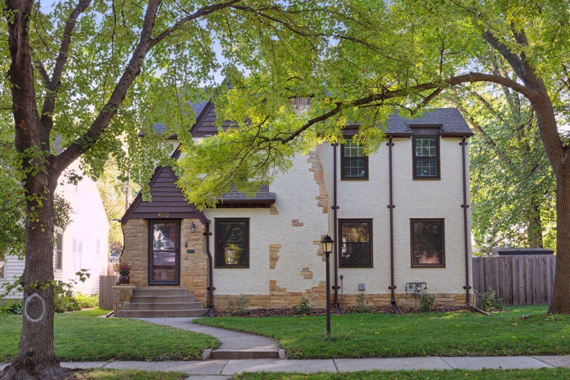4212 Queen Avenue N