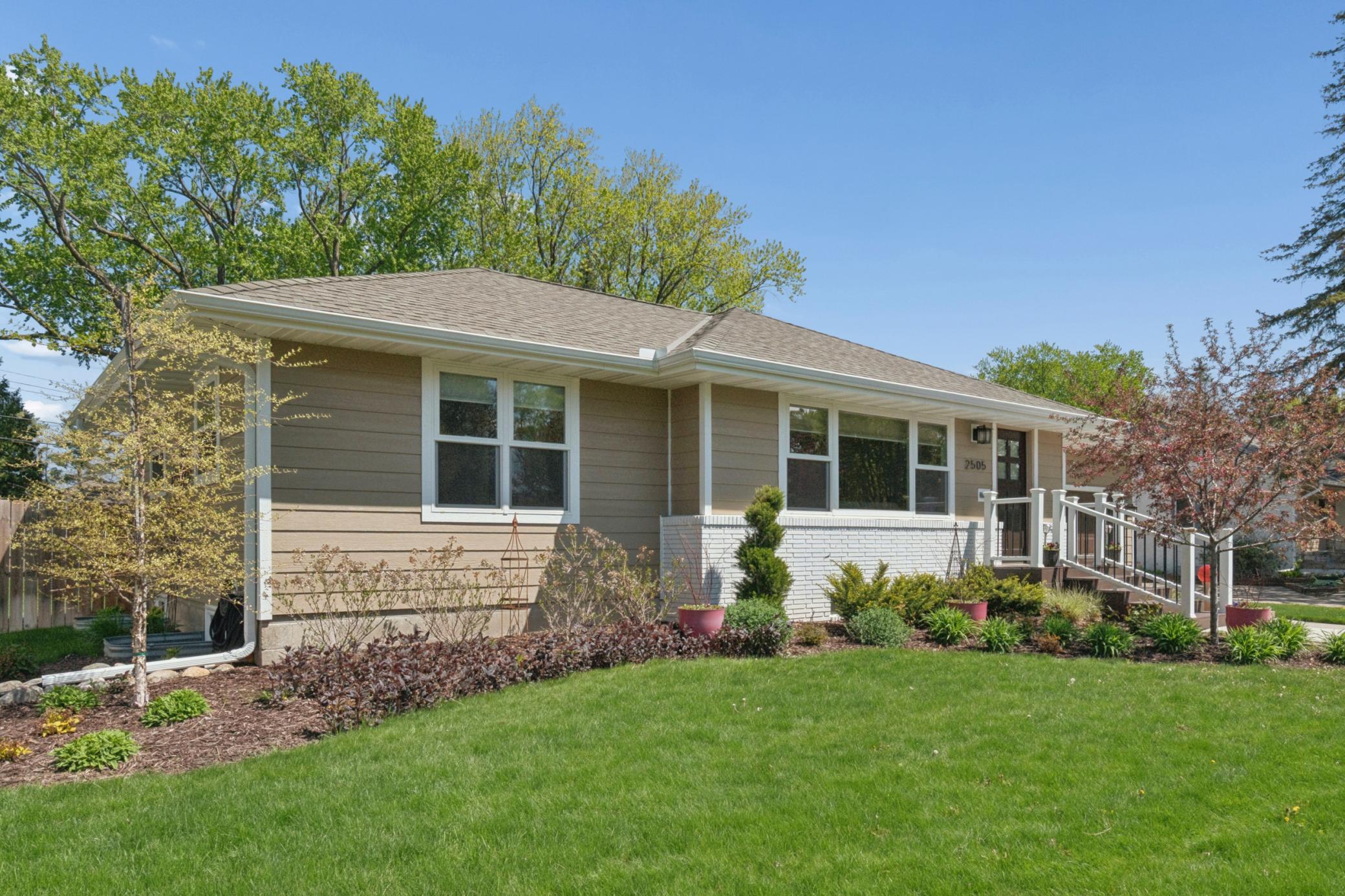 2505 W Armour Terrace
