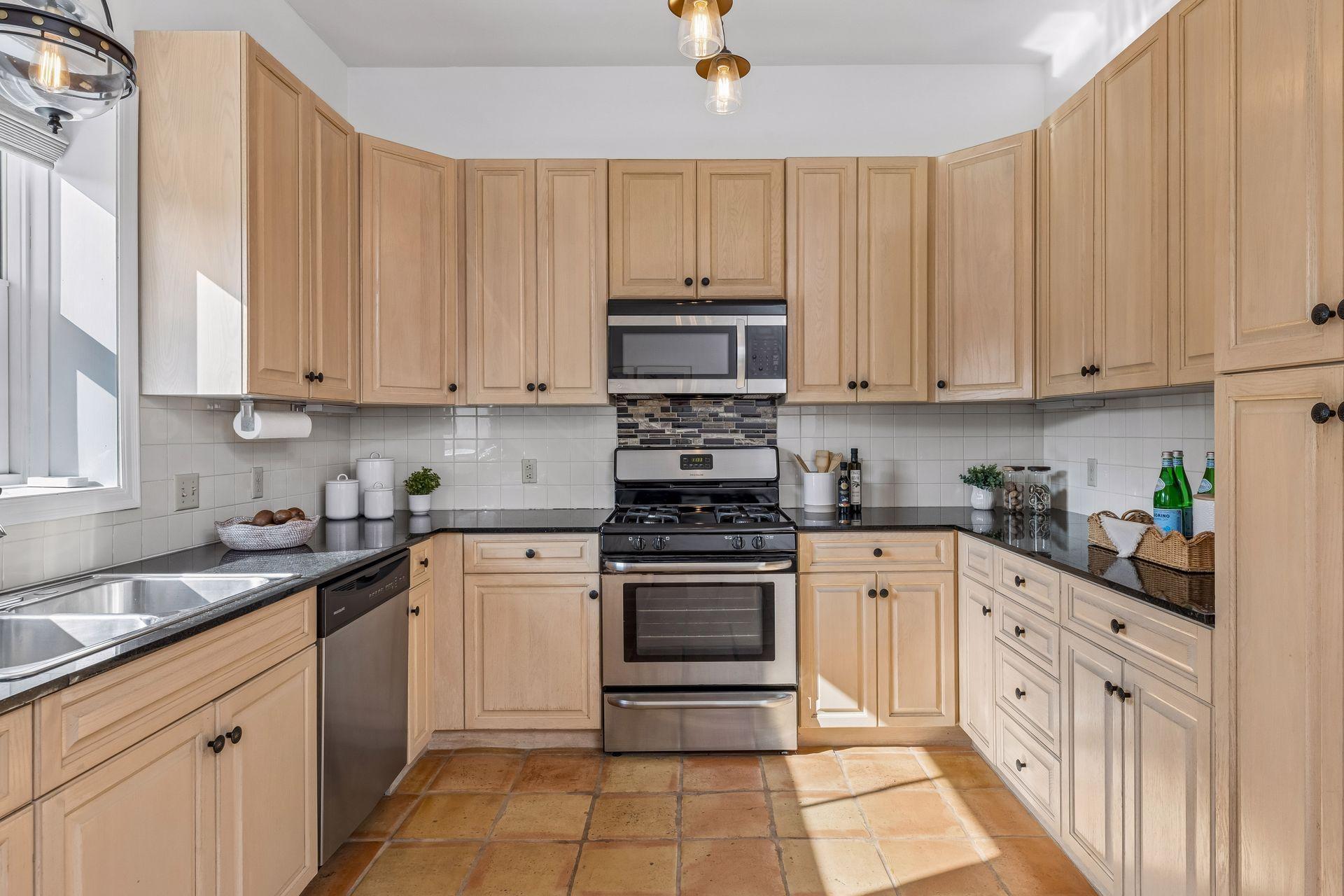 3524 Hennepin Avenue Unit: 4