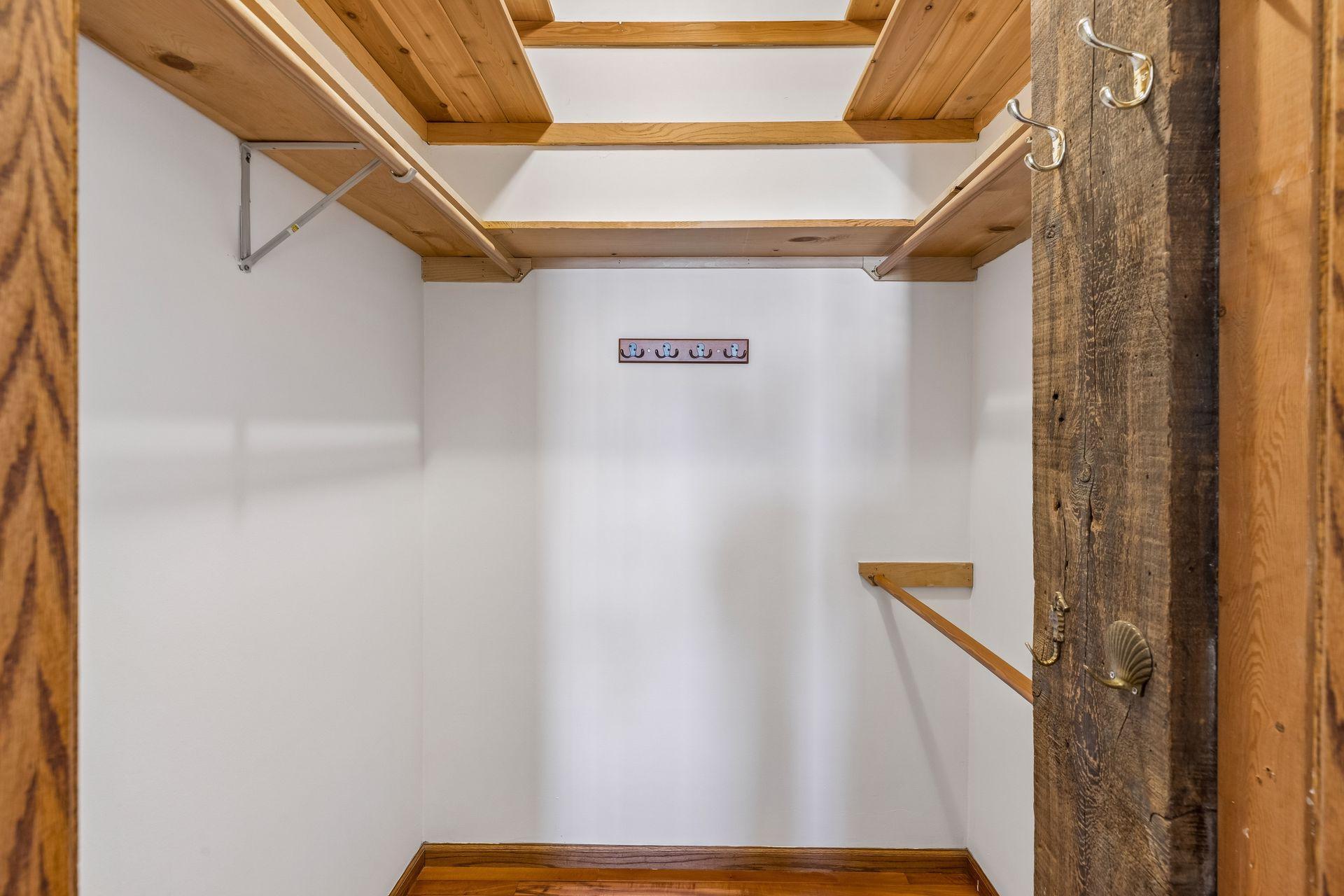 3524 Hennepin Avenue Unit: 4