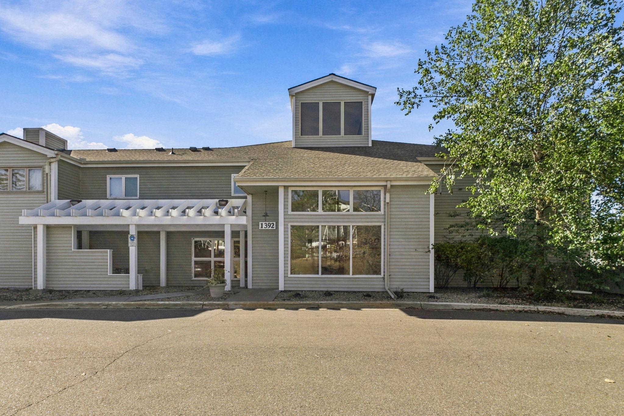 1392 Carling Drive Unit 208 Saint Paul Mn Us 55108 Nst7162613