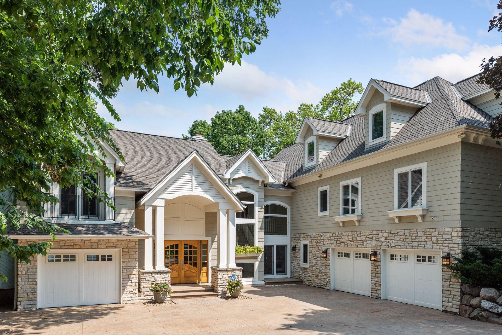 3229 Casco Circle