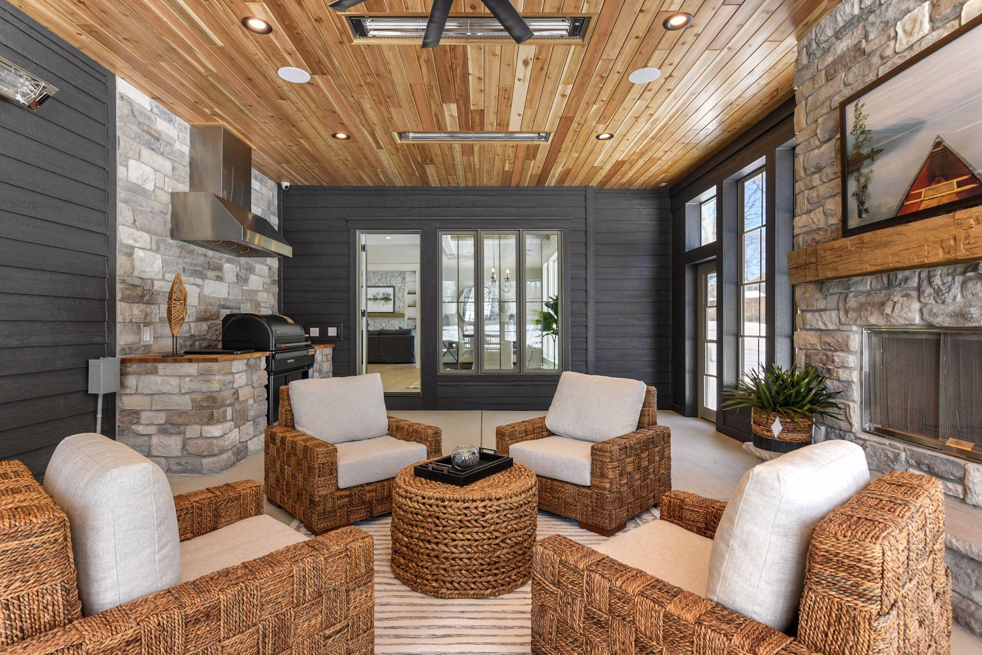 3615 Montgomerie Avenue