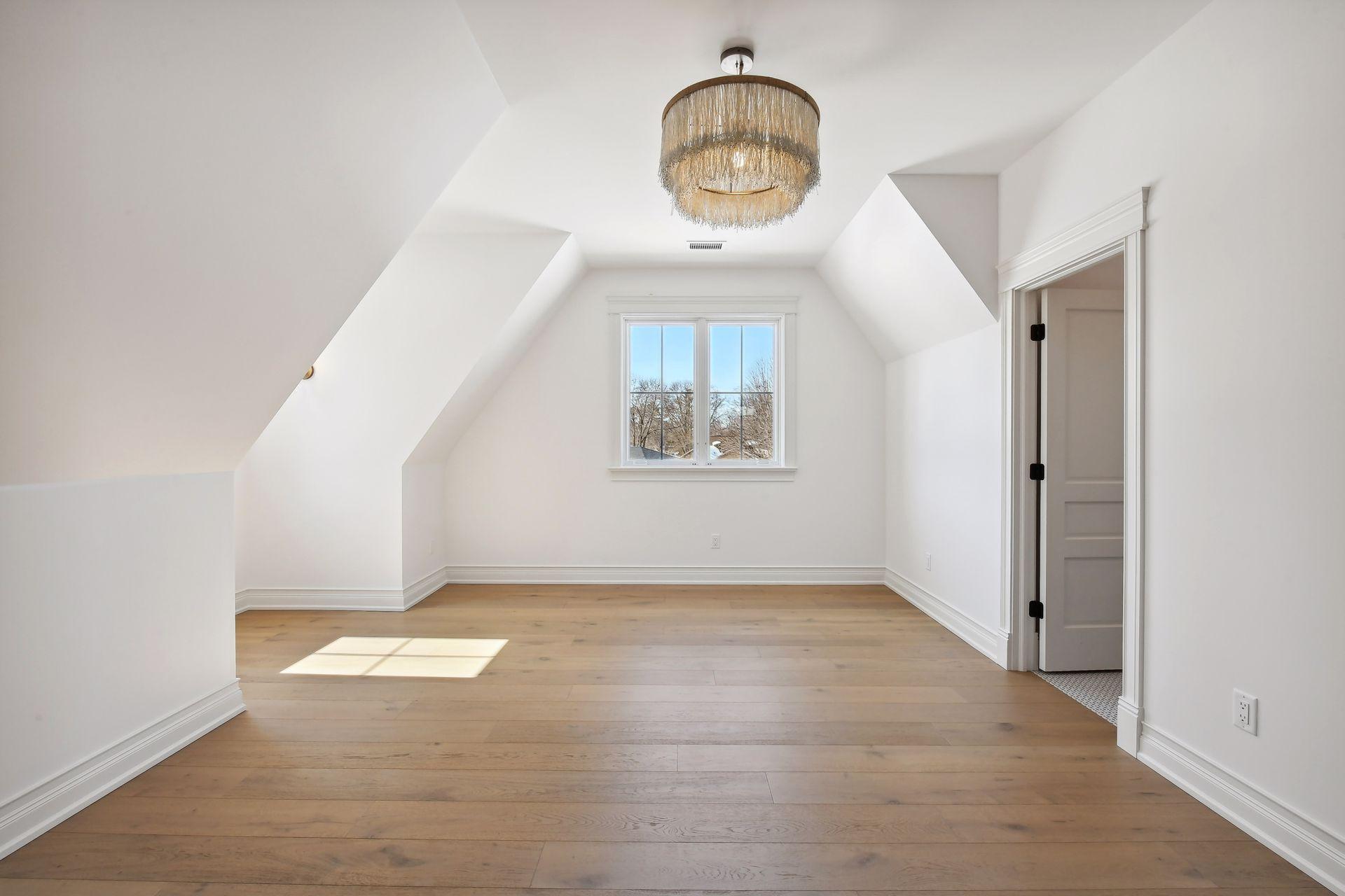 3615 Montgomerie Avenue