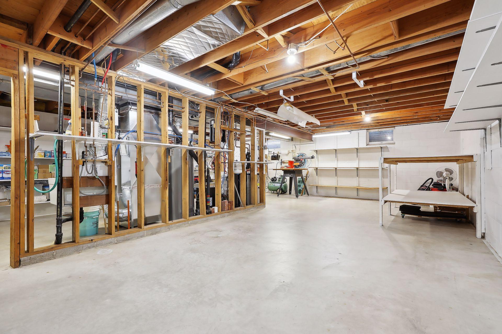 2005 Fountain Lane N