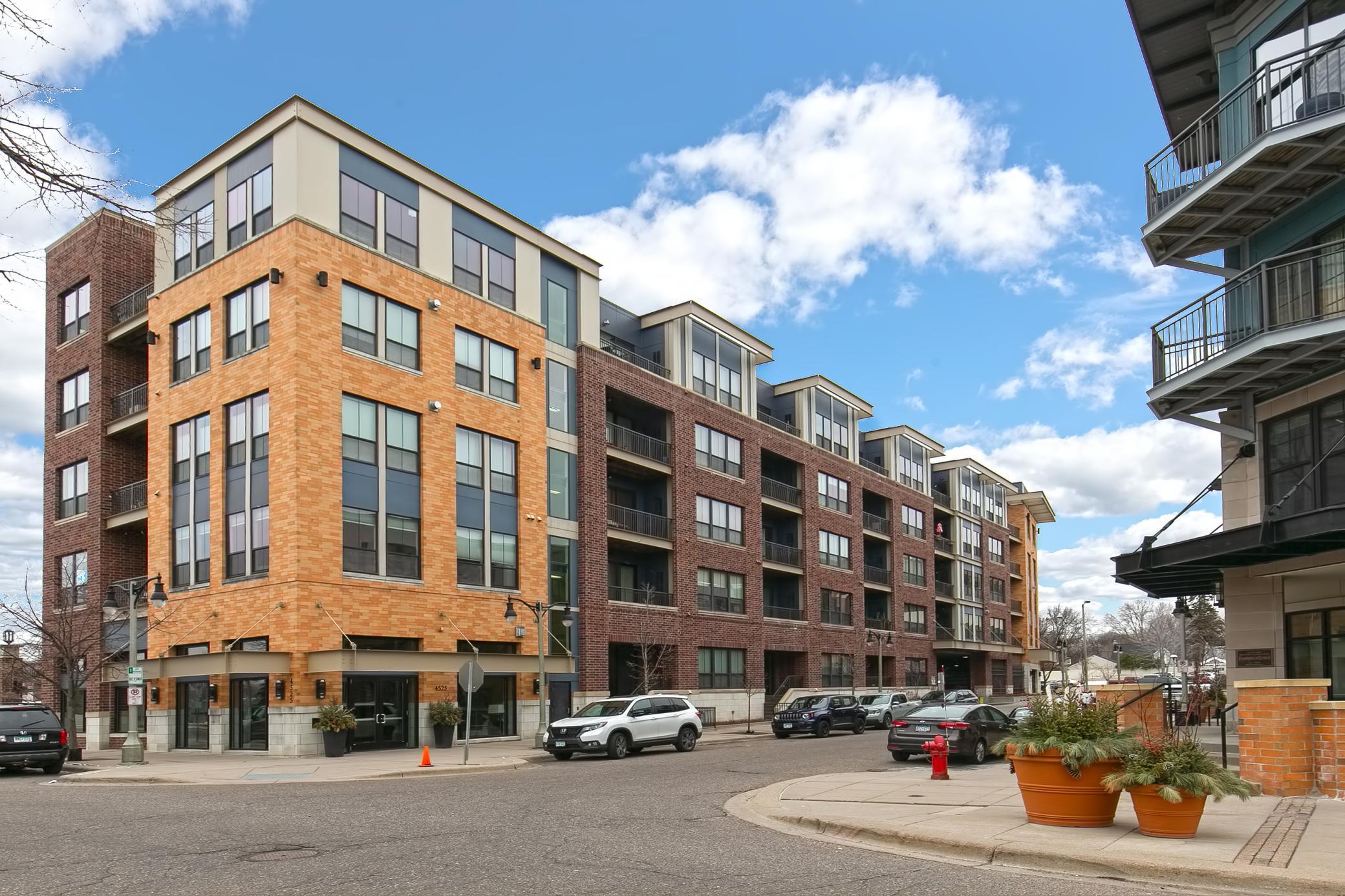 4525 Park Commons Drive Unit: 200