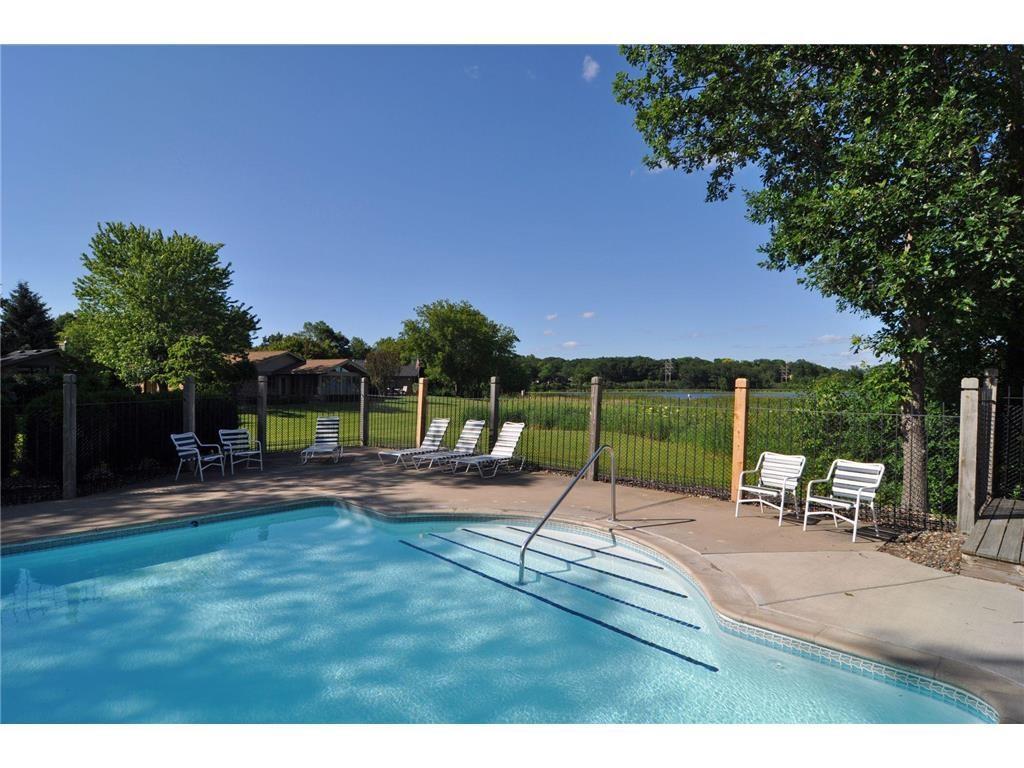 24 Jewel Lane N