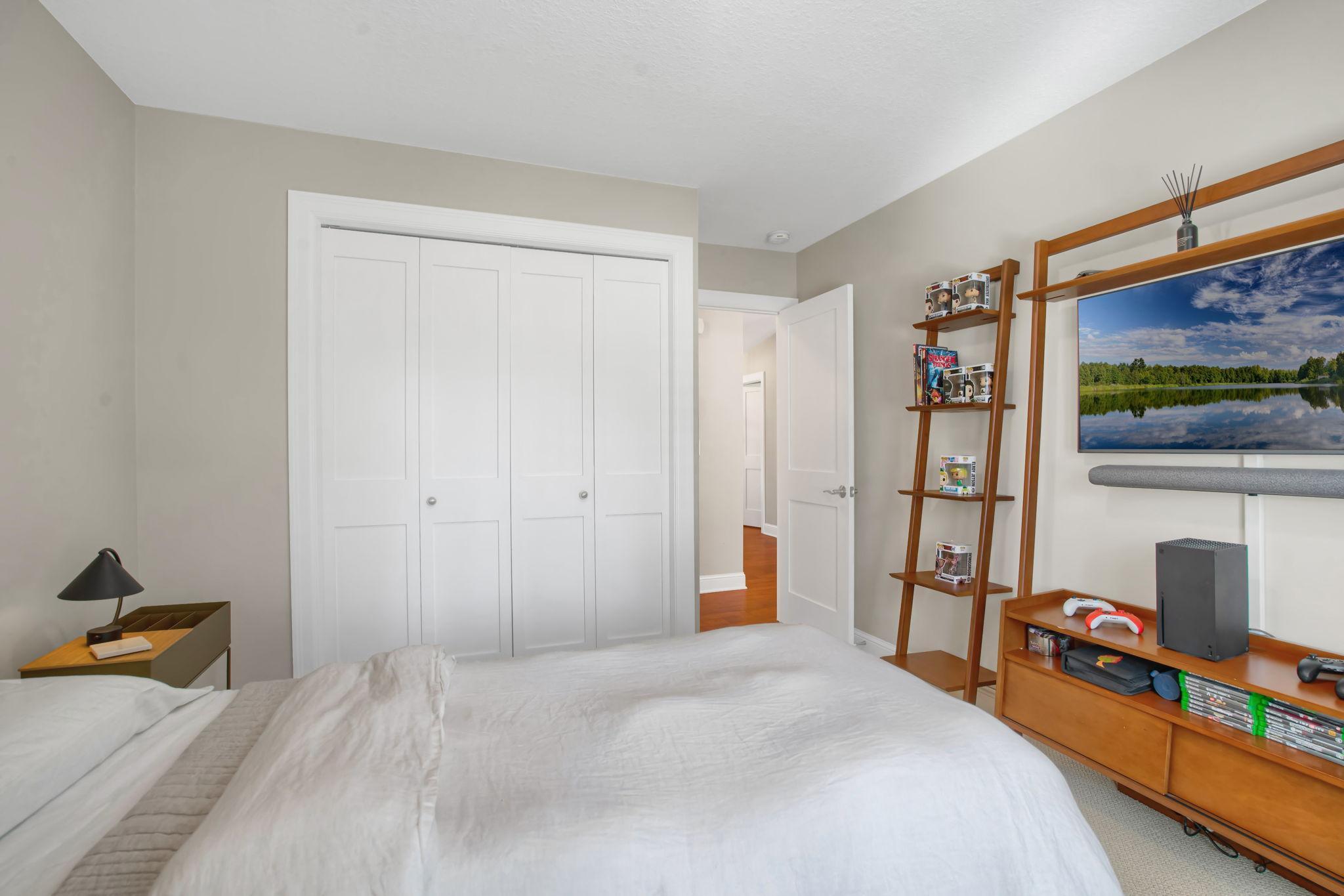 24 Jewel Lane N