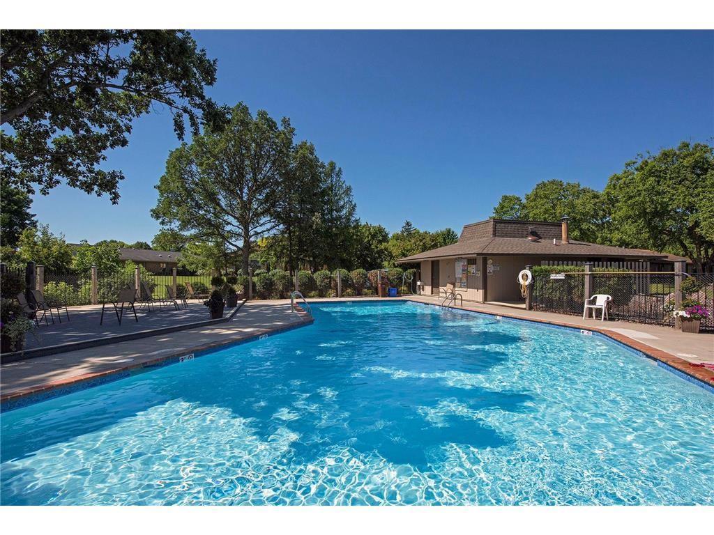 24 Jewel Lane N