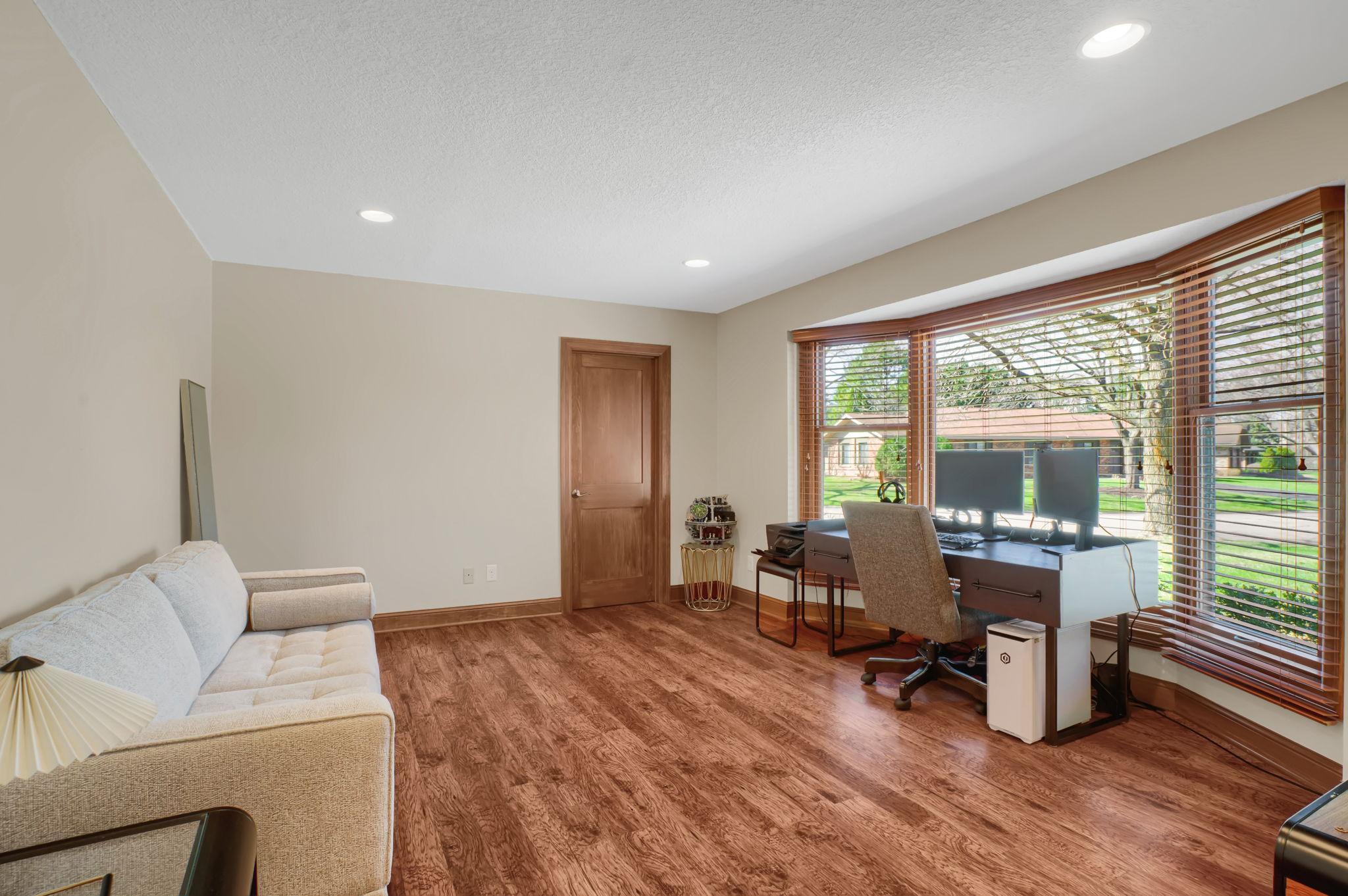 24 Jewel Lane N