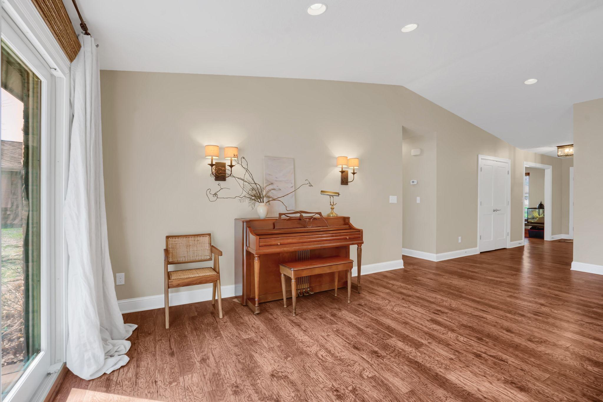 24 Jewel Lane N