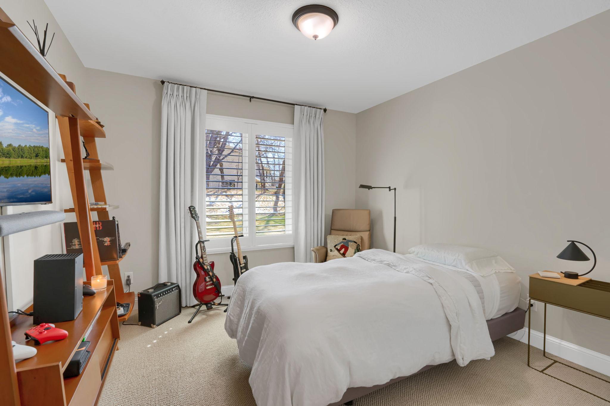 24 Jewel Lane N