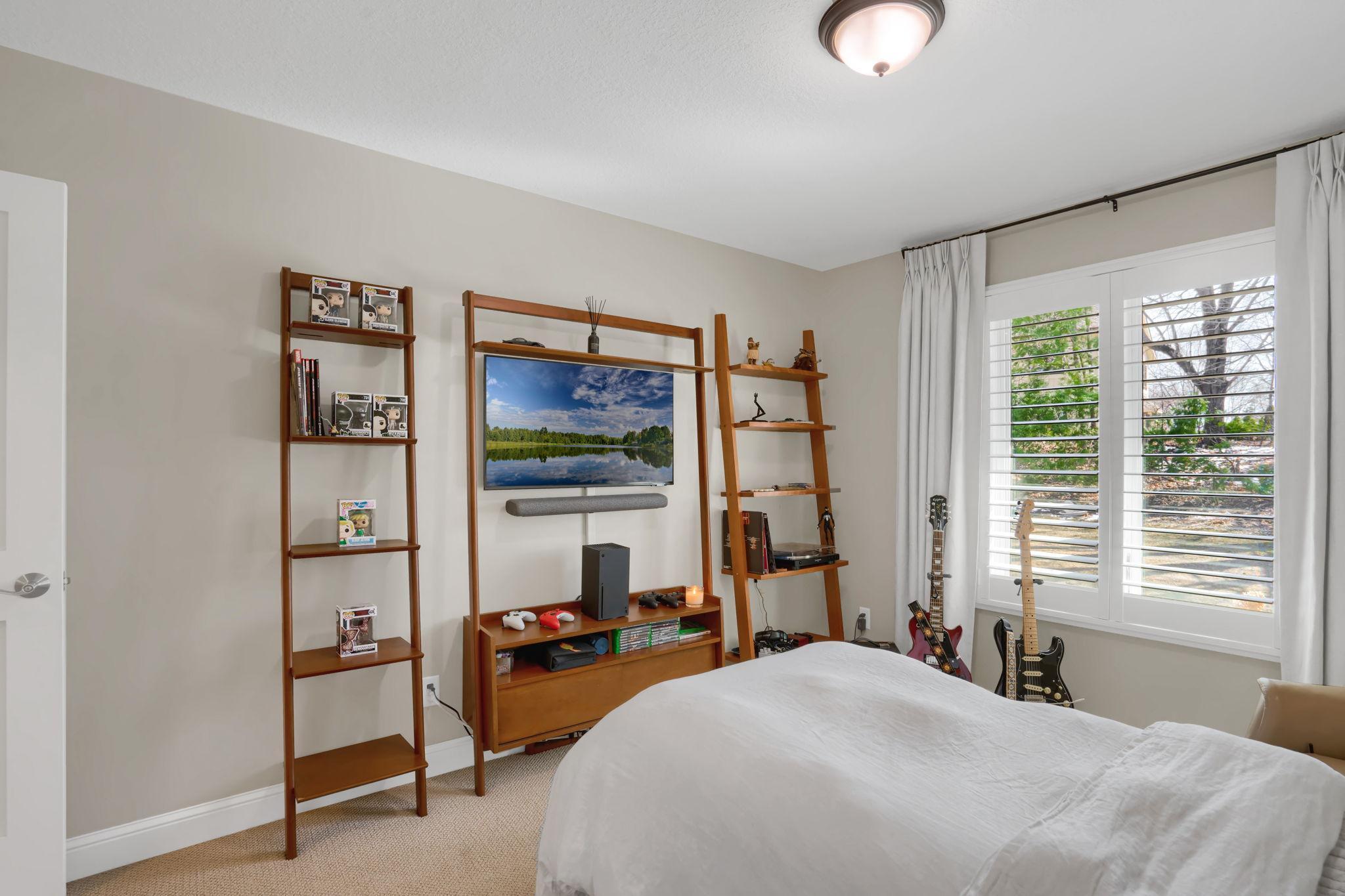 24 Jewel Lane N