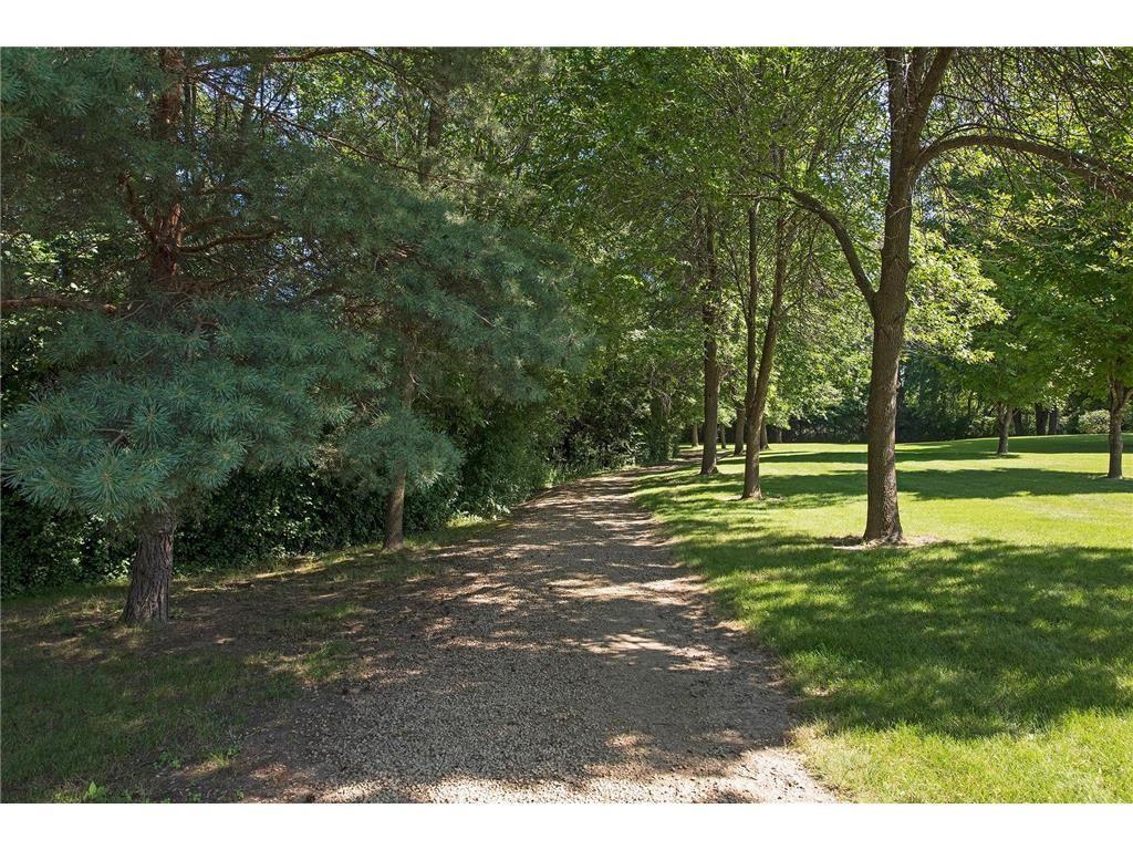 24 Jewel Lane N