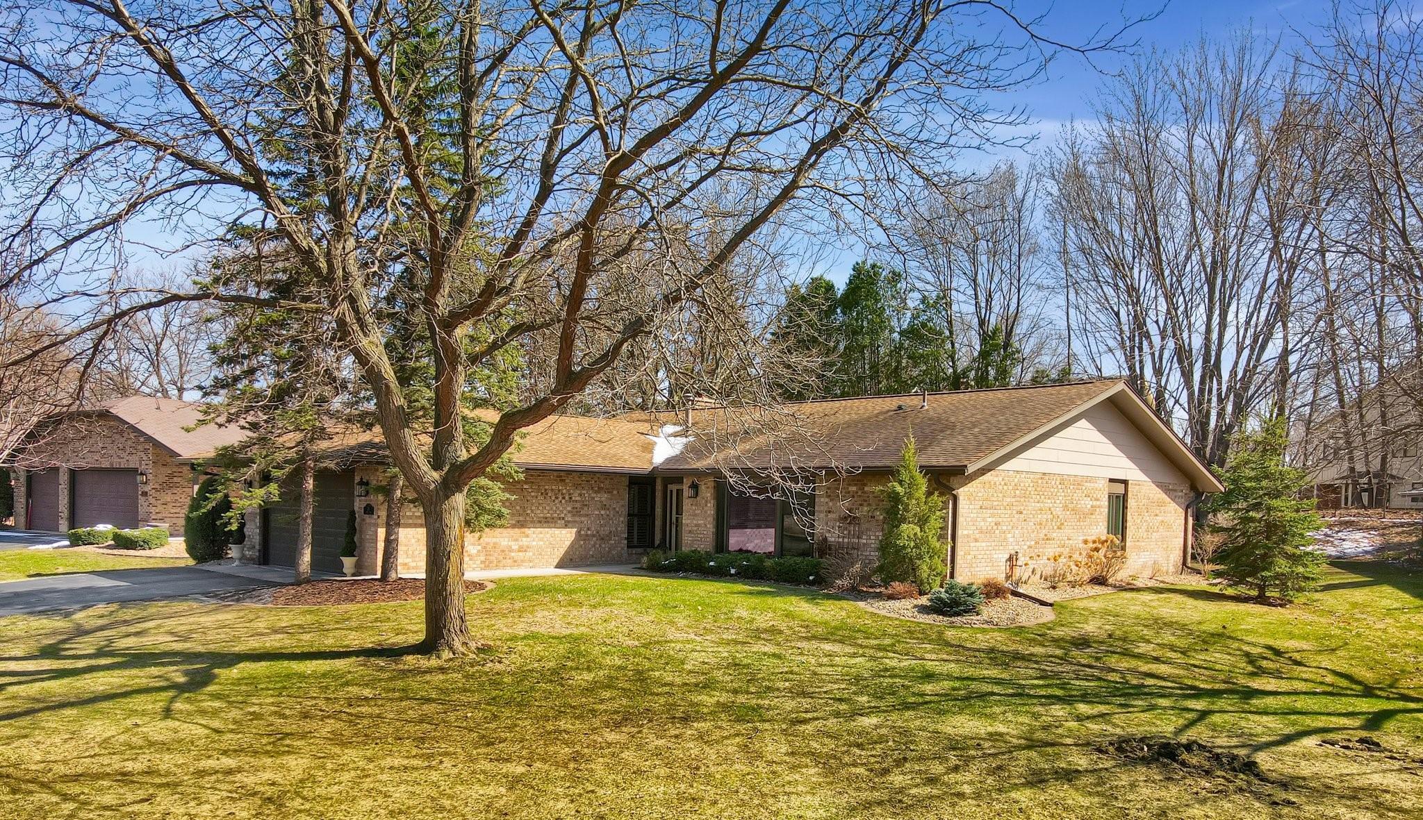 24 Jewel Lane N