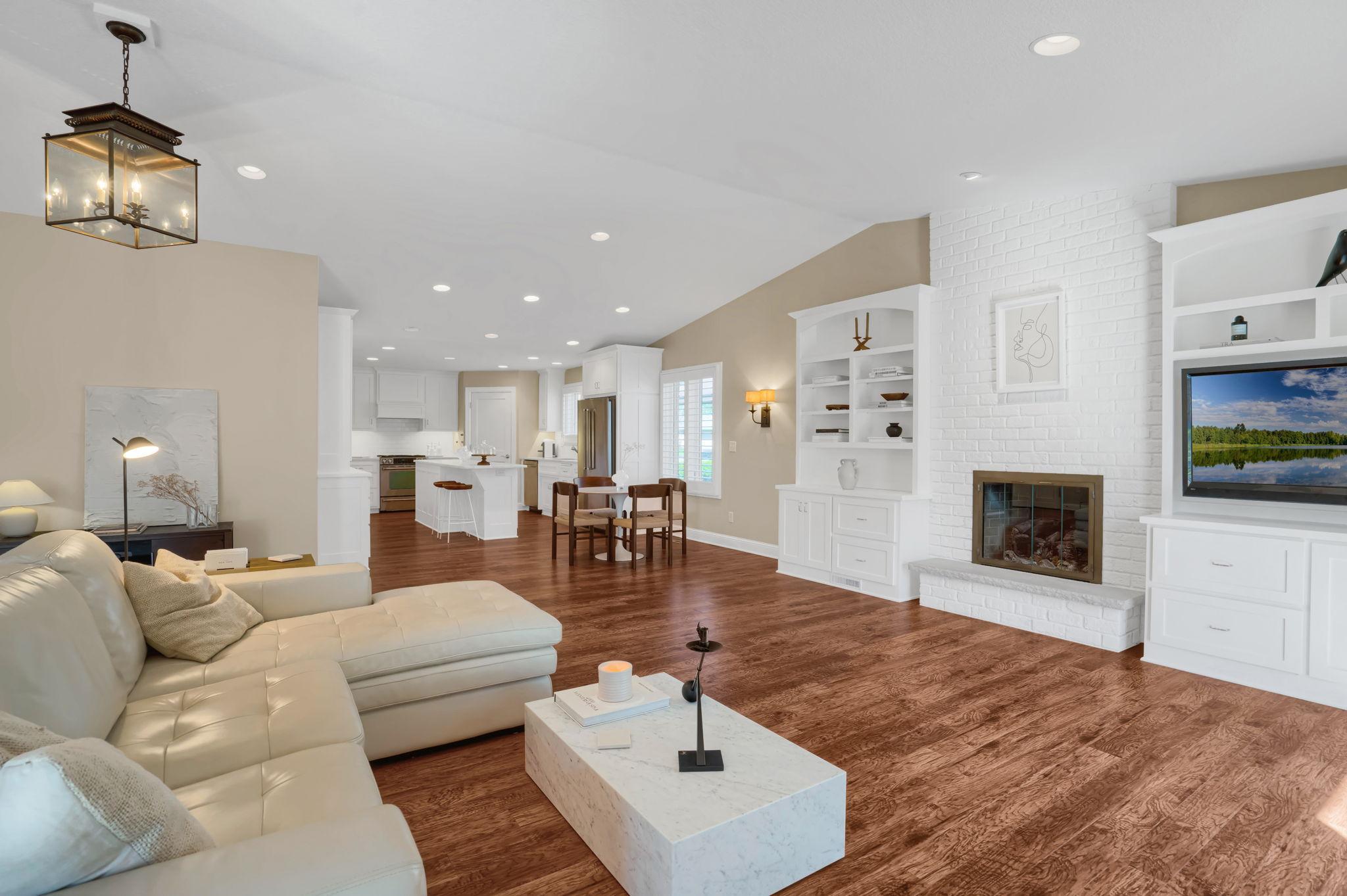 24 Jewel Lane N