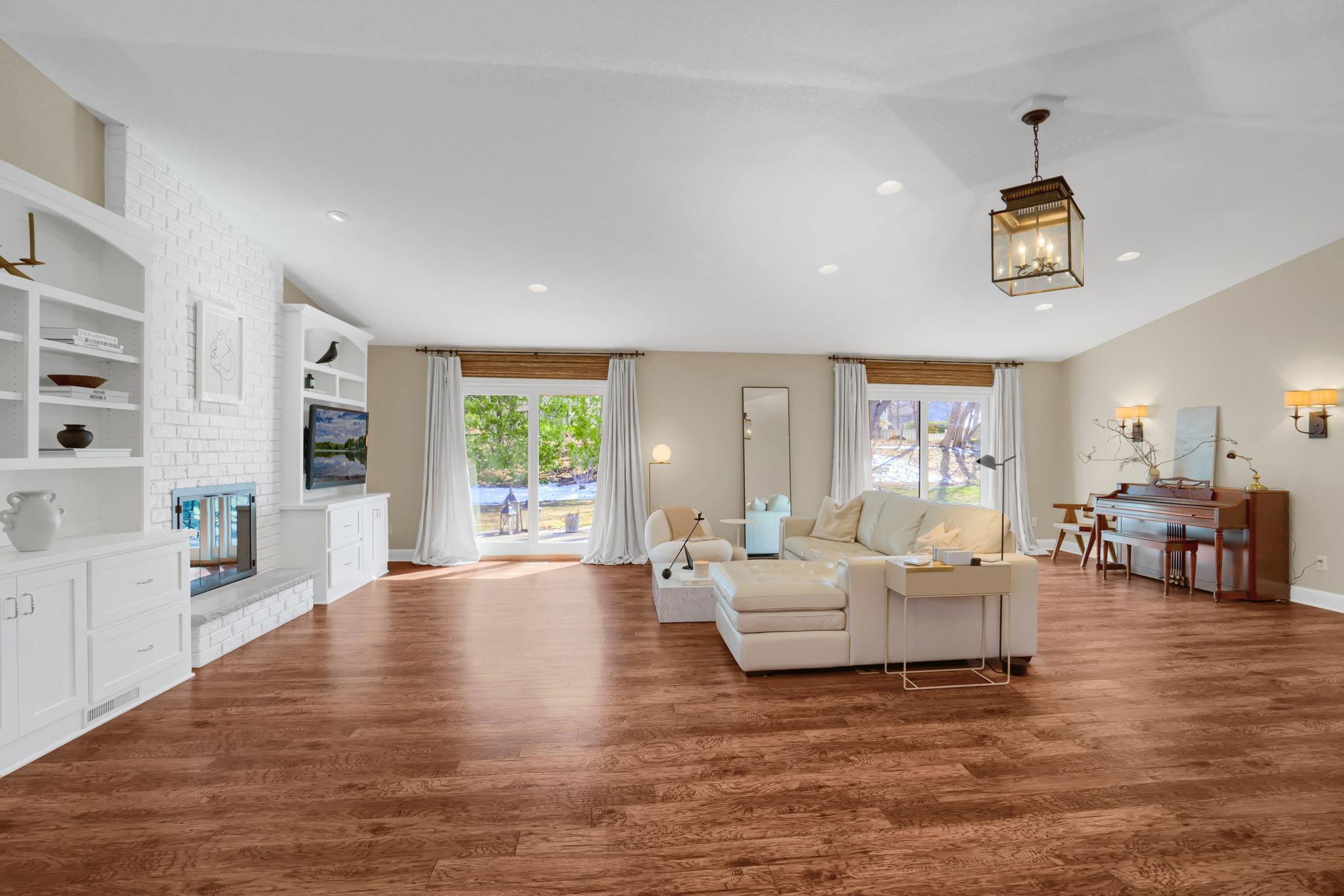 24 Jewel Lane N