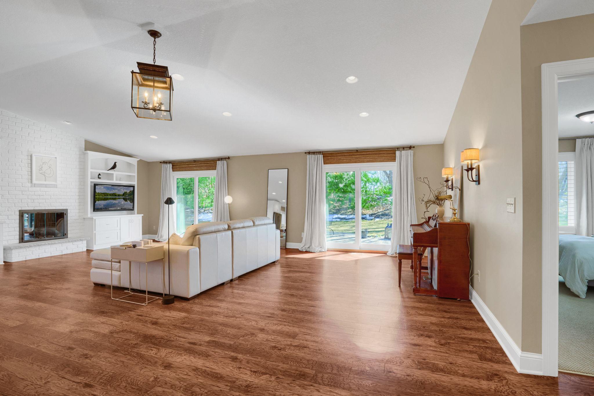 24 Jewel Lane N