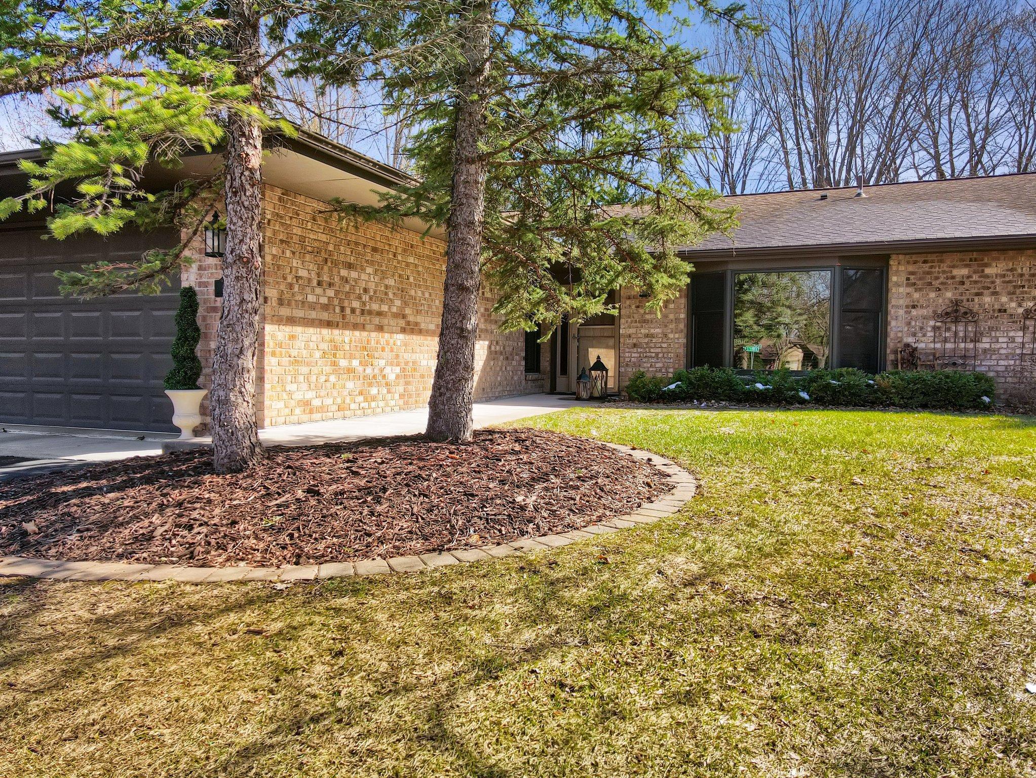 24 Jewel Lane N