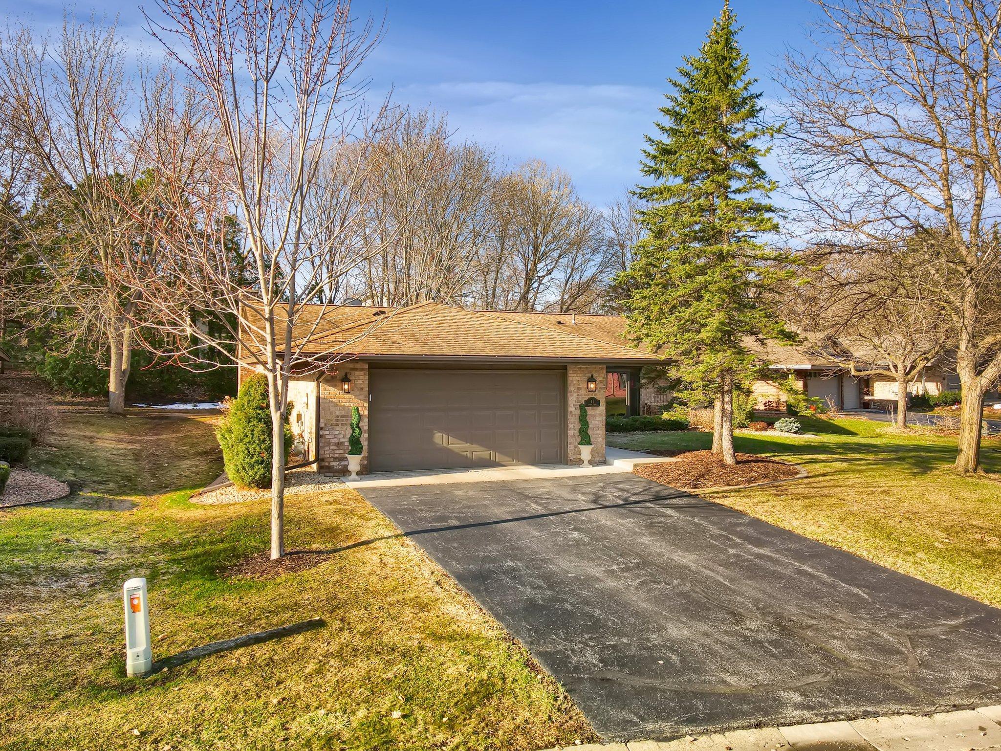 24 Jewel Lane N