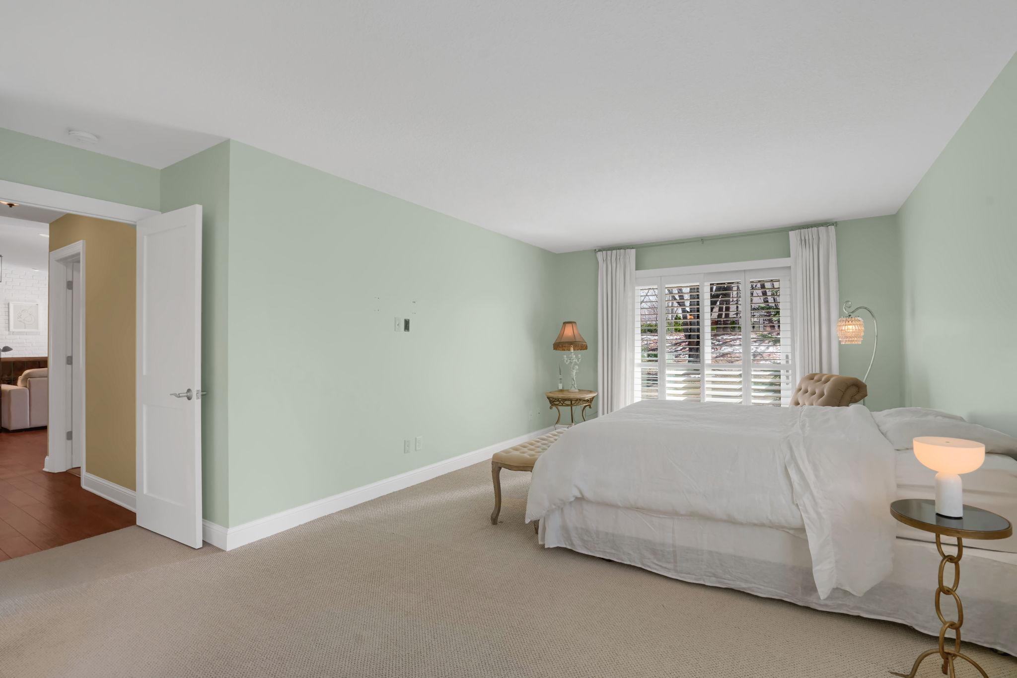 24 Jewel Lane N