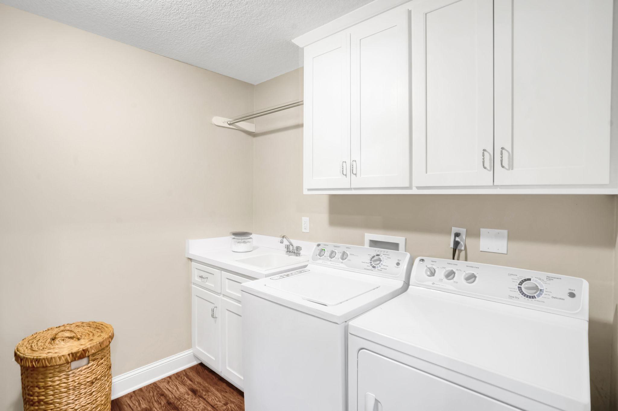 24 Jewel Lane N