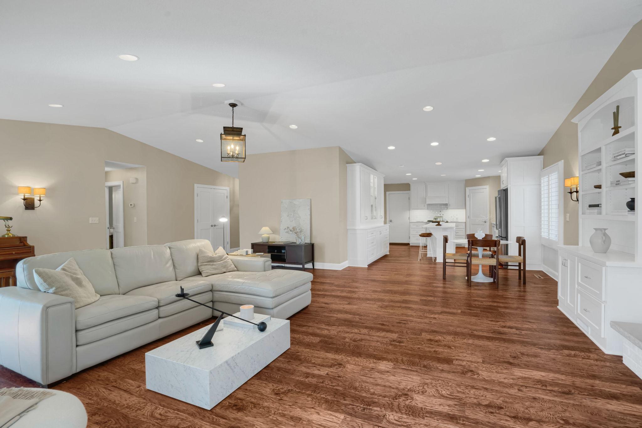 24 Jewel Lane N