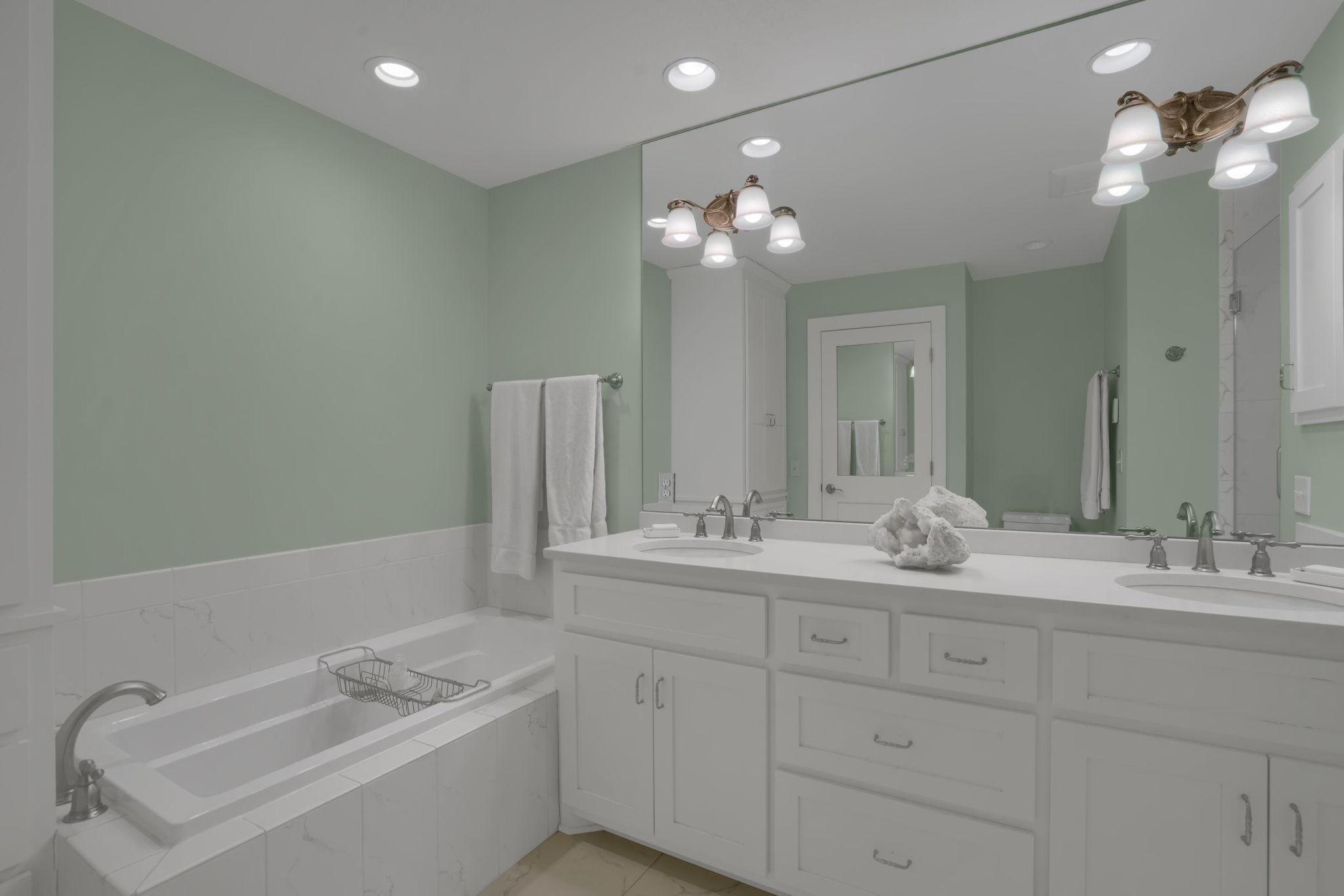 24 Jewel Lane N